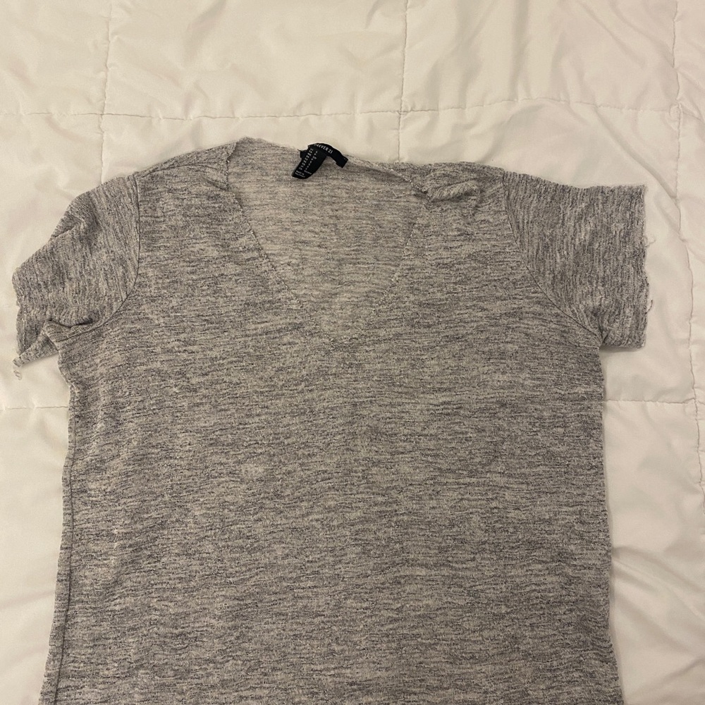 Gray short sleeve t-shirt